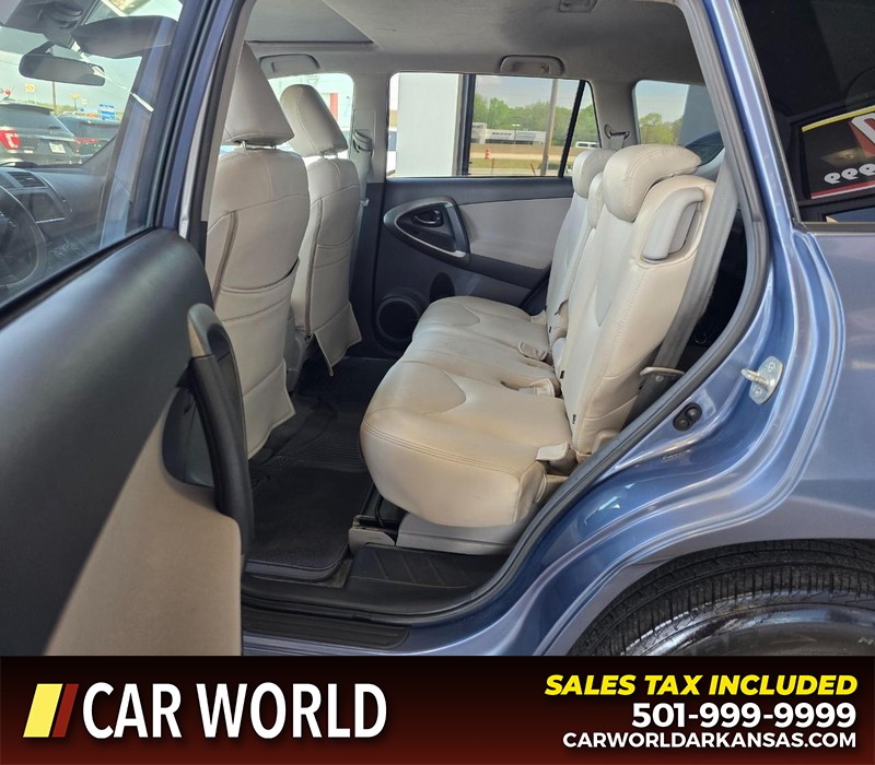 Toyota RAV4 Vehicle Full-screen Gallery Image 10