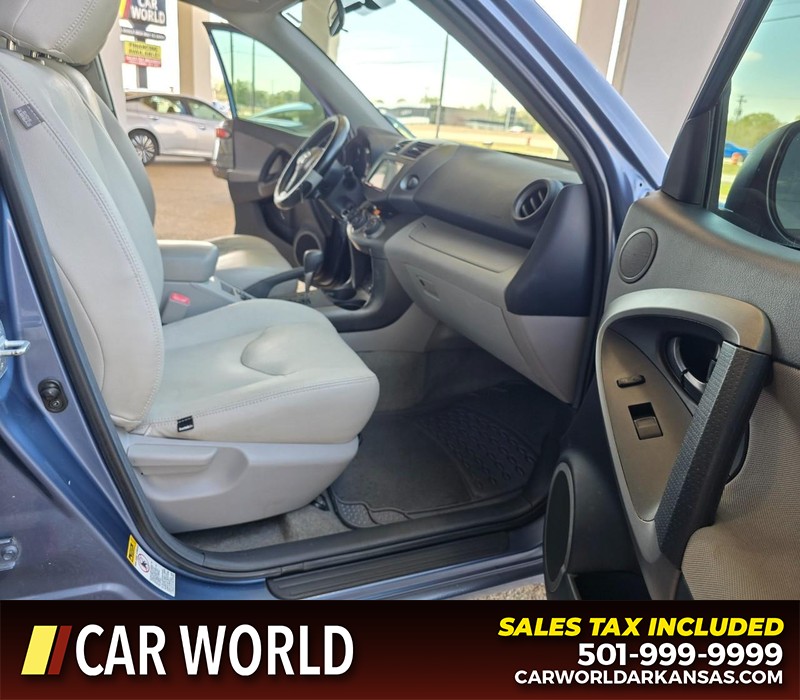 Toyota RAV4 Vehicle Full-screen Gallery Image 11