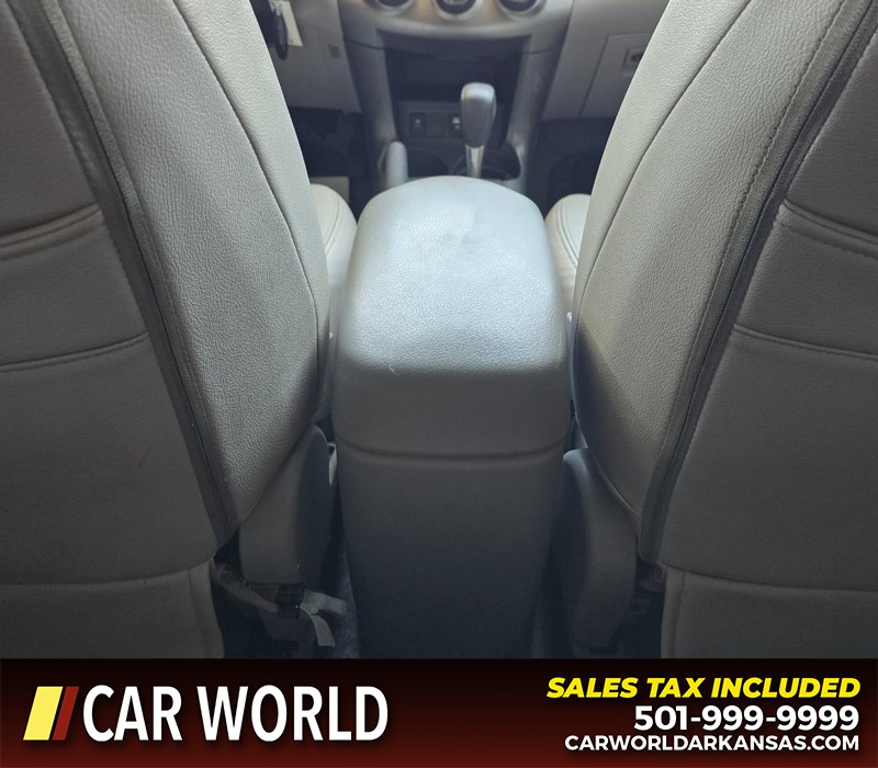 Toyota RAV4 Vehicle Full-screen Gallery Image 21