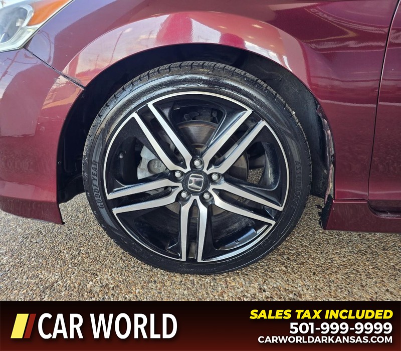 Honda Accord Sedan Vehicle Full-screen Gallery Image 6