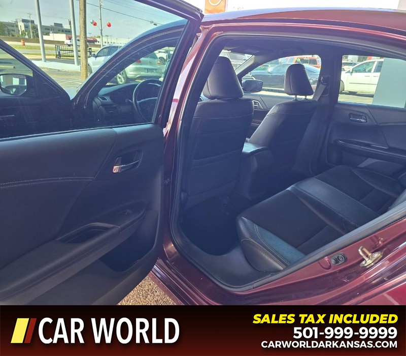 Honda Accord Sedan Vehicle Full-screen Gallery Image 9