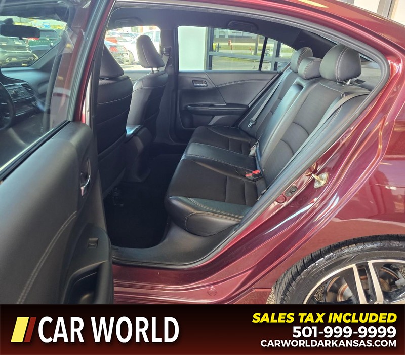 Honda Accord Sedan Vehicle Full-screen Gallery Image 10