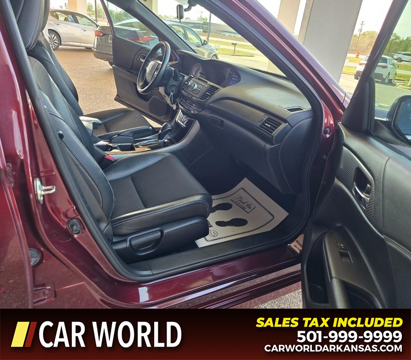 Honda Accord Sedan Vehicle Full-screen Gallery Image 11