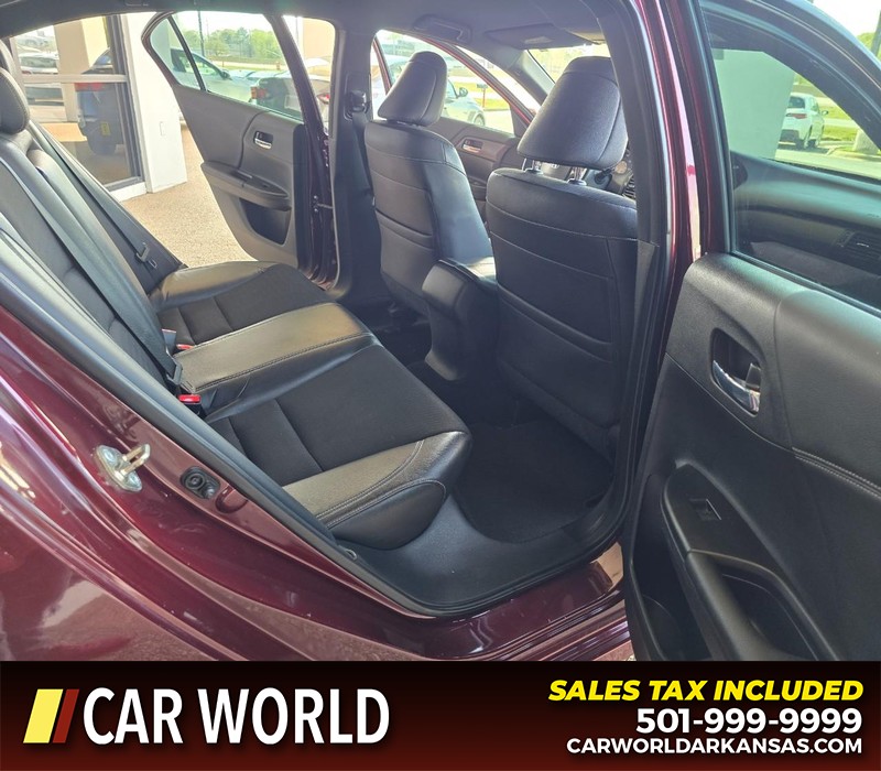 Honda Accord Sedan Vehicle Full-screen Gallery Image 12