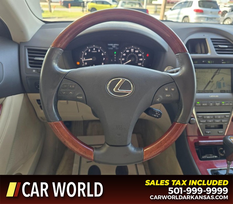 Lexus ES 350 Vehicle Full-screen Gallery Image 15
