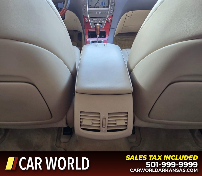 Lexus ES 350 Vehicle Full-screen Gallery Image 21