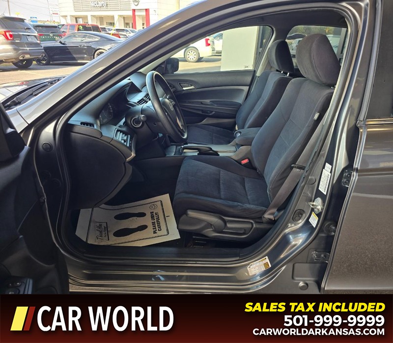 Honda Accord Sedan Vehicle Full-screen Gallery Image 8