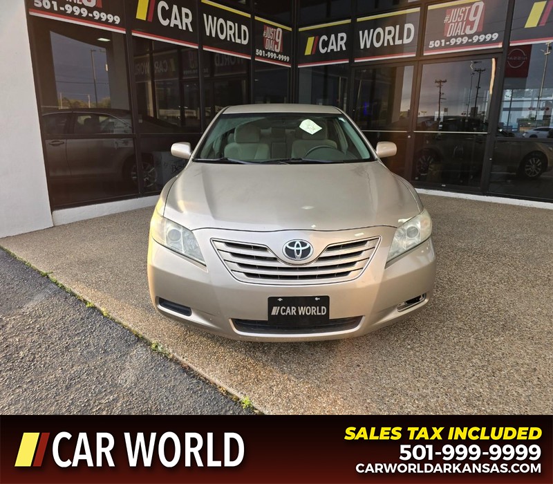 Toyota Camry Vehicle Full-screen Gallery Image 2