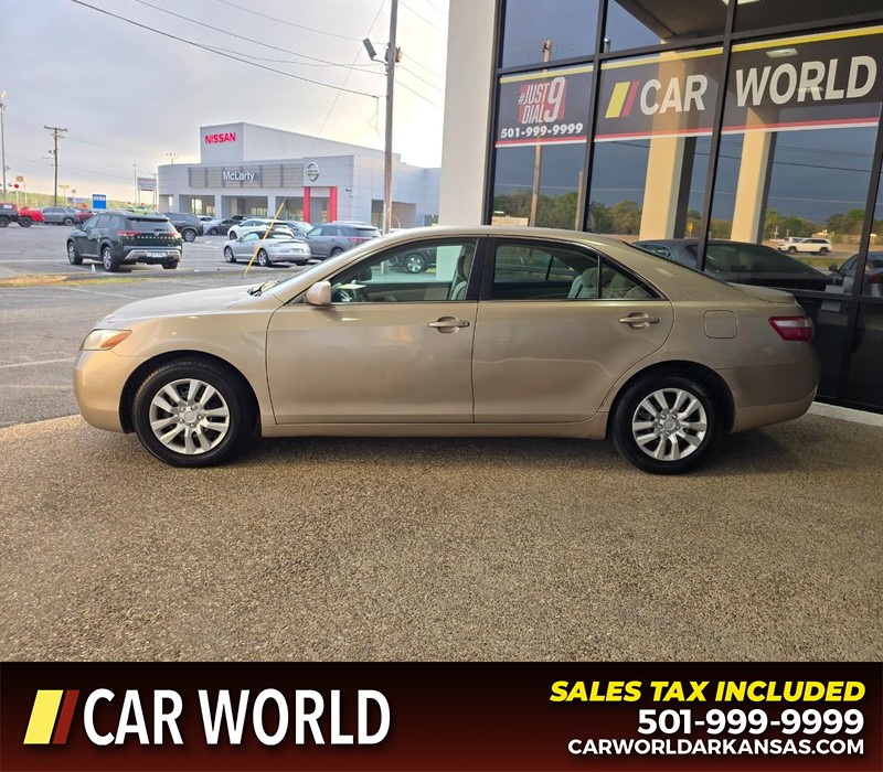 Toyota Camry Vehicle Full-screen Gallery Image 4