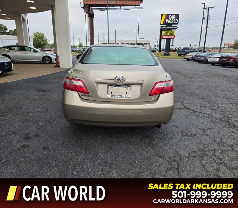 Toyota Camry Vehicle Full-screen Gallery Image 5