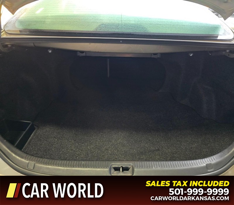 Toyota Camry Vehicle Full-screen Gallery Image 13