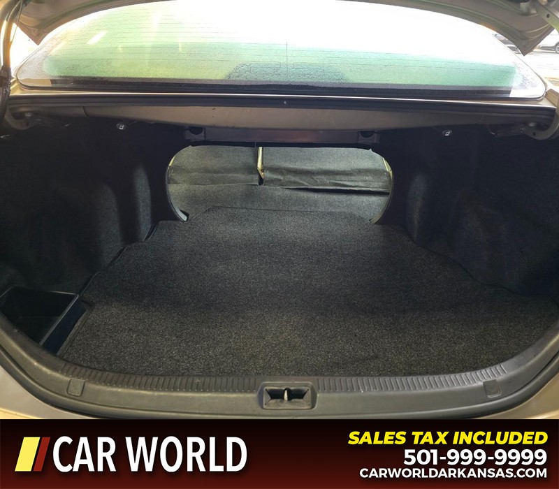 Toyota Camry Vehicle Full-screen Gallery Image 14