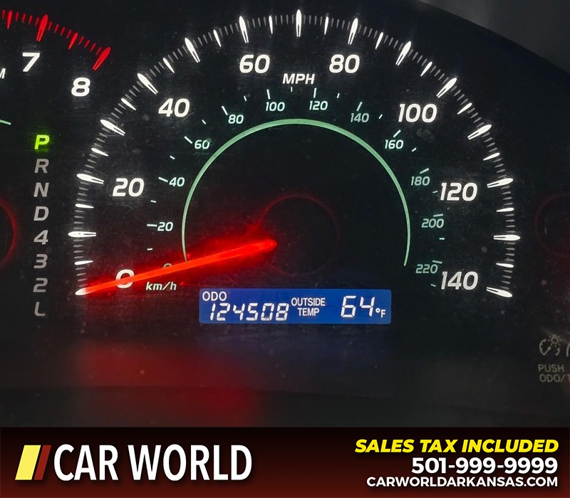 Toyota Camry Vehicle Full-screen Gallery Image 16