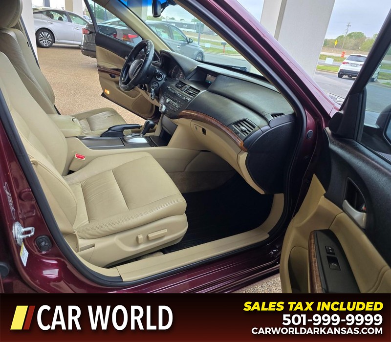 Honda Accord Sedan Vehicle Full-screen Gallery Image 11