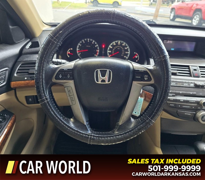 Honda Accord Sedan Vehicle Full-screen Gallery Image 15