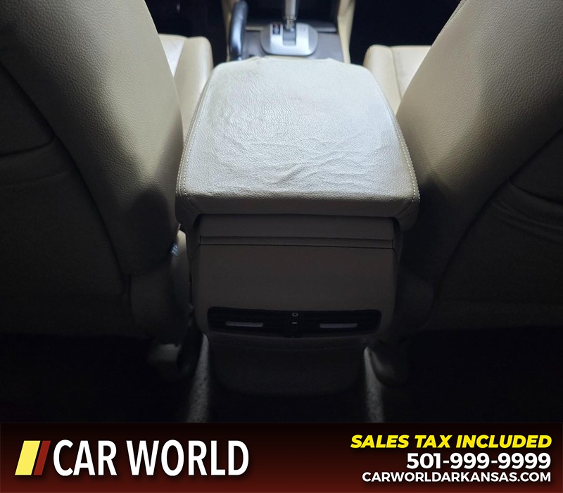 Honda Accord Sedan Vehicle Full-screen Gallery Image 21