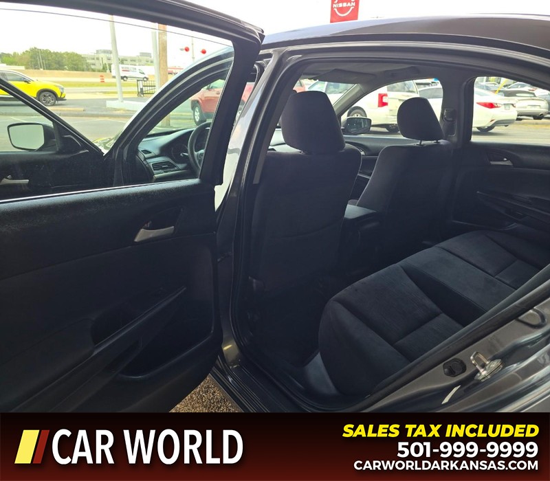 Honda Accord Sedan Vehicle Full-screen Gallery Image 9