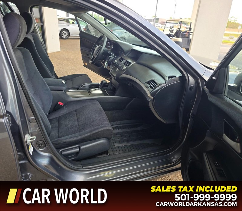 Honda Accord Sedan Vehicle Full-screen Gallery Image 11
