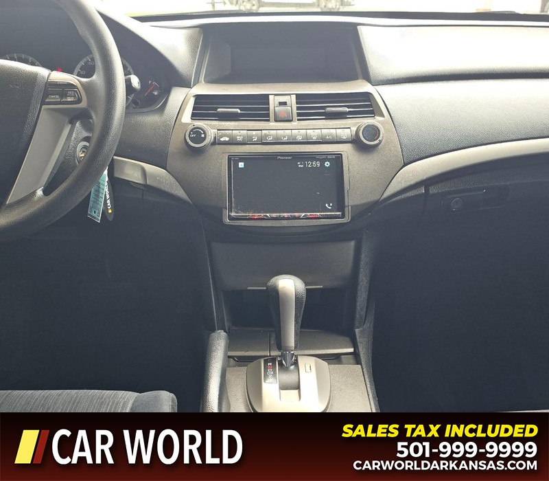 Honda Accord Sedan Vehicle Full-screen Gallery Image 17