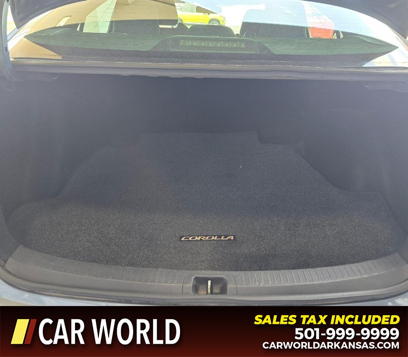 Toyota Corolla Vehicle Full-screen Gallery Image 13