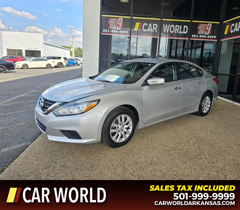 Nissan Altima Vehicle Full-screen Gallery Image 3