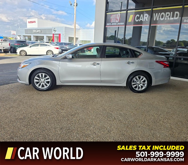 Nissan Altima Vehicle Full-screen Gallery Image 4