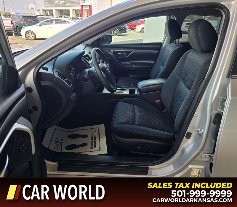 Nissan Altima Vehicle Full-screen Gallery Image 8