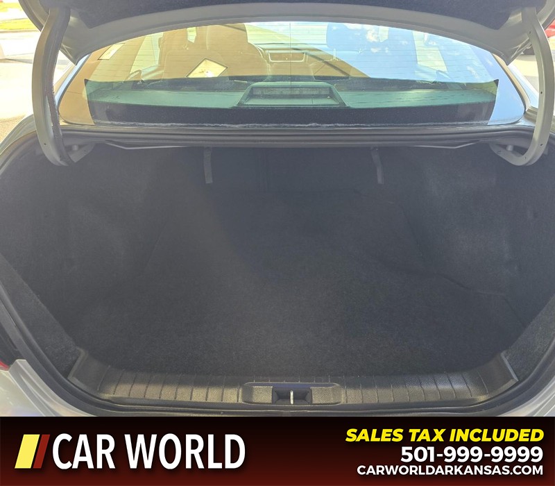 Nissan Altima Vehicle Full-screen Gallery Image 13