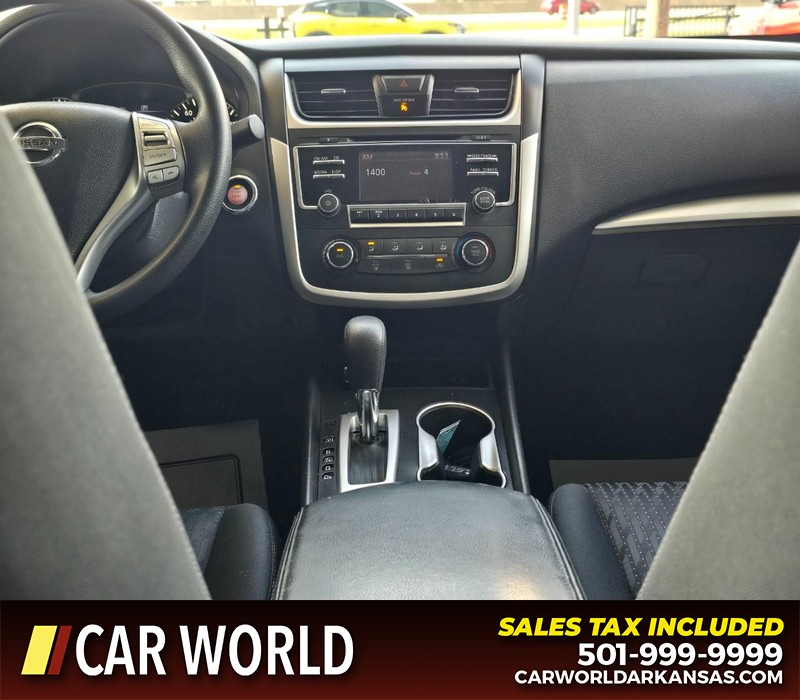 Nissan Altima Vehicle Full-screen Gallery Image 18