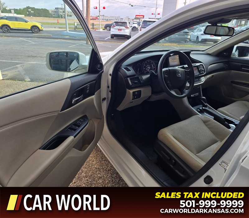 Honda Accord Sedan Vehicle Full-screen Gallery Image 7