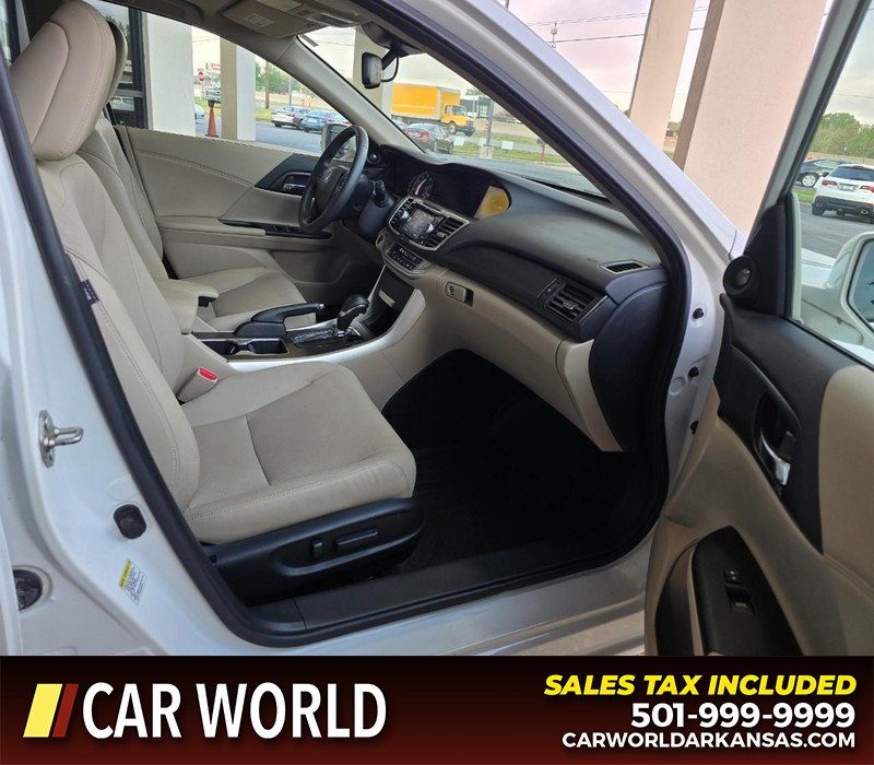 Honda Accord Sedan Vehicle Full-screen Gallery Image 11