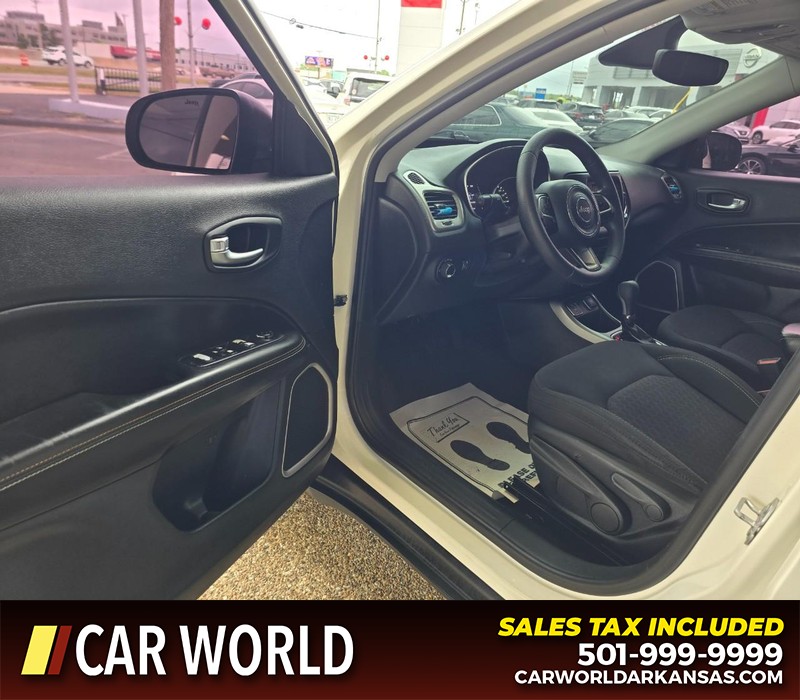 Jeep Compass Vehicle Full-screen Gallery Image 7