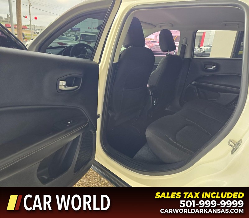 Jeep Compass Vehicle Full-screen Gallery Image 9