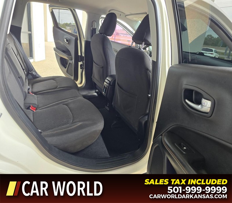 Jeep Compass Vehicle Full-screen Gallery Image 12