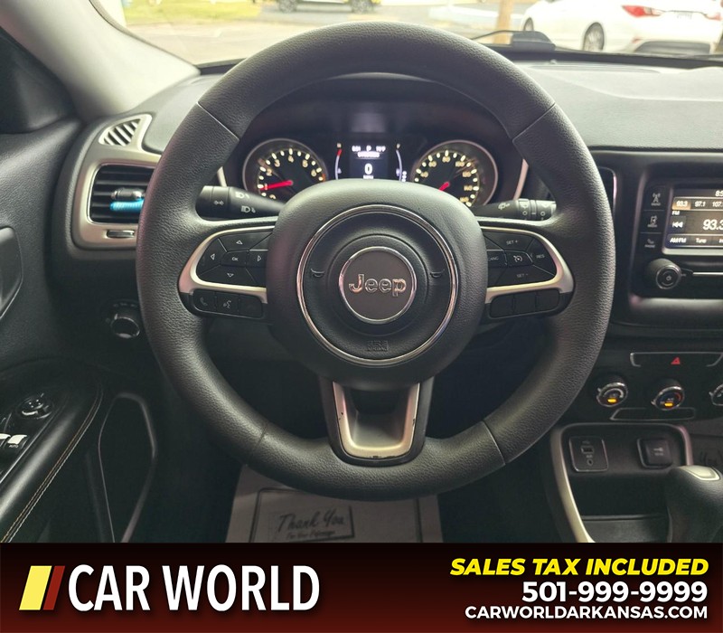 Jeep Compass Vehicle Full-screen Gallery Image 15