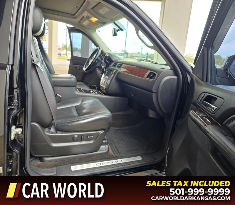 GMC Yukon Vehicle Full-screen Gallery Image 11