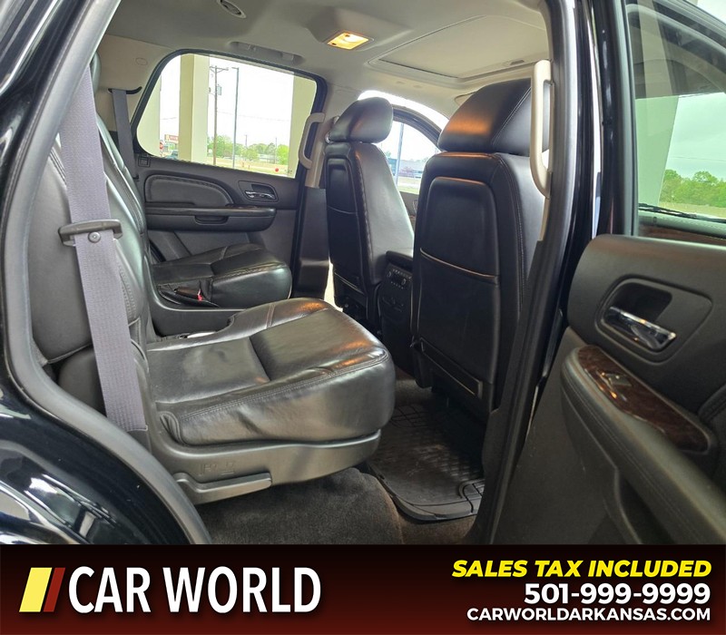 GMC Yukon Vehicle Full-screen Gallery Image 12