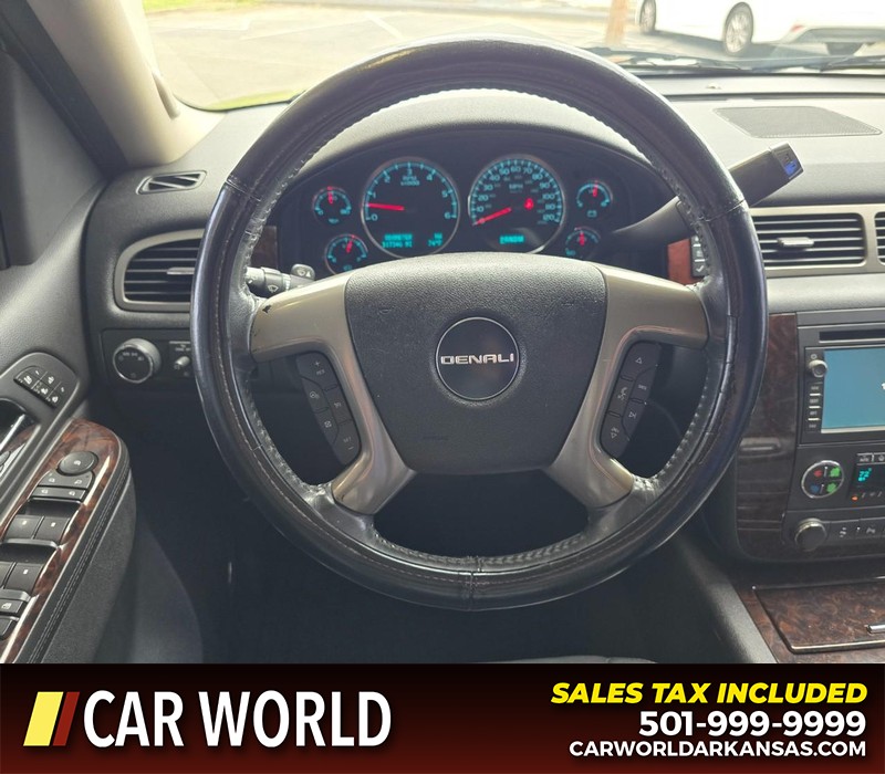 GMC Yukon Vehicle Full-screen Gallery Image 16