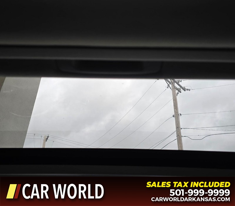 GMC Yukon Vehicle Full-screen Gallery Image 21