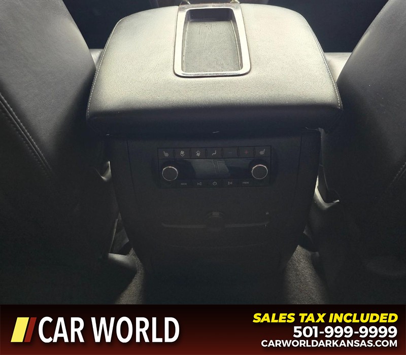 GMC Yukon Vehicle Full-screen Gallery Image 22