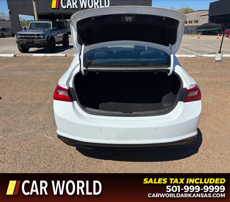 Chevrolet Malibu Vehicle Full-screen Gallery Image 5