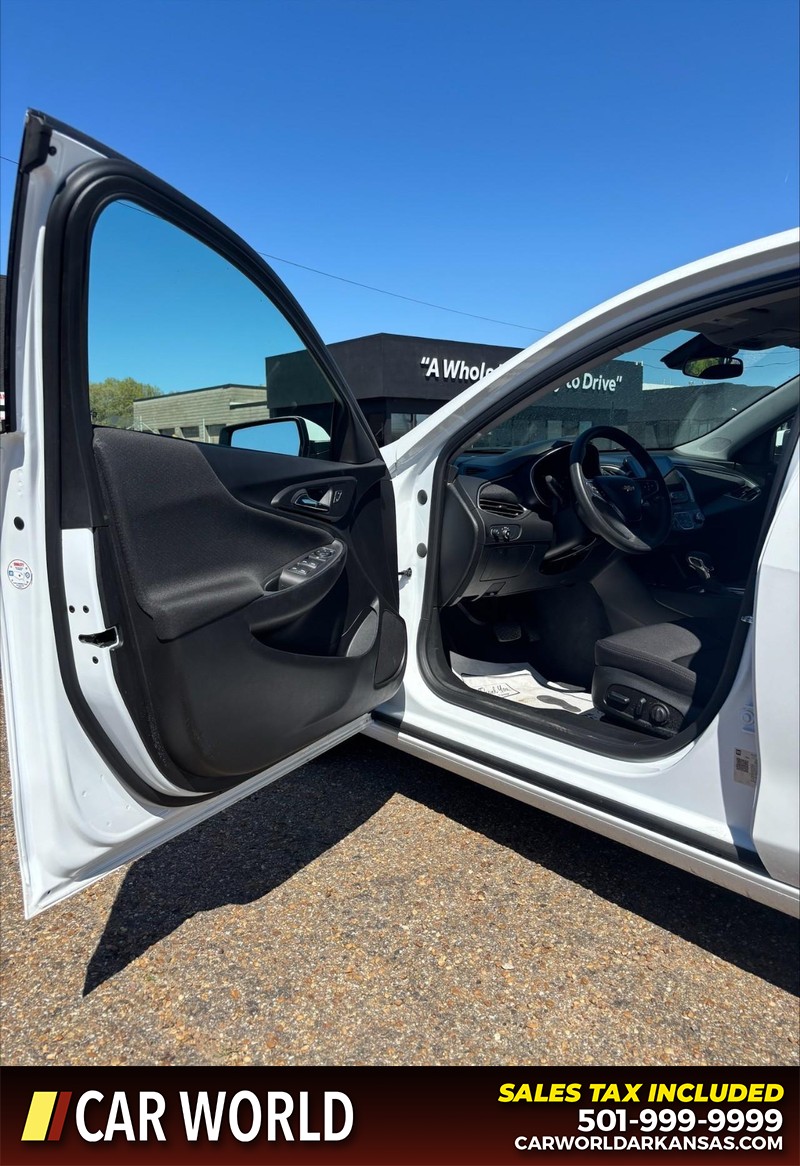 Chevrolet Malibu Vehicle Full-screen Gallery Image 11