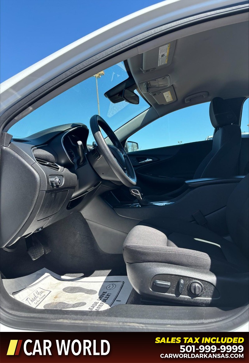 Chevrolet Malibu Vehicle Full-screen Gallery Image 12