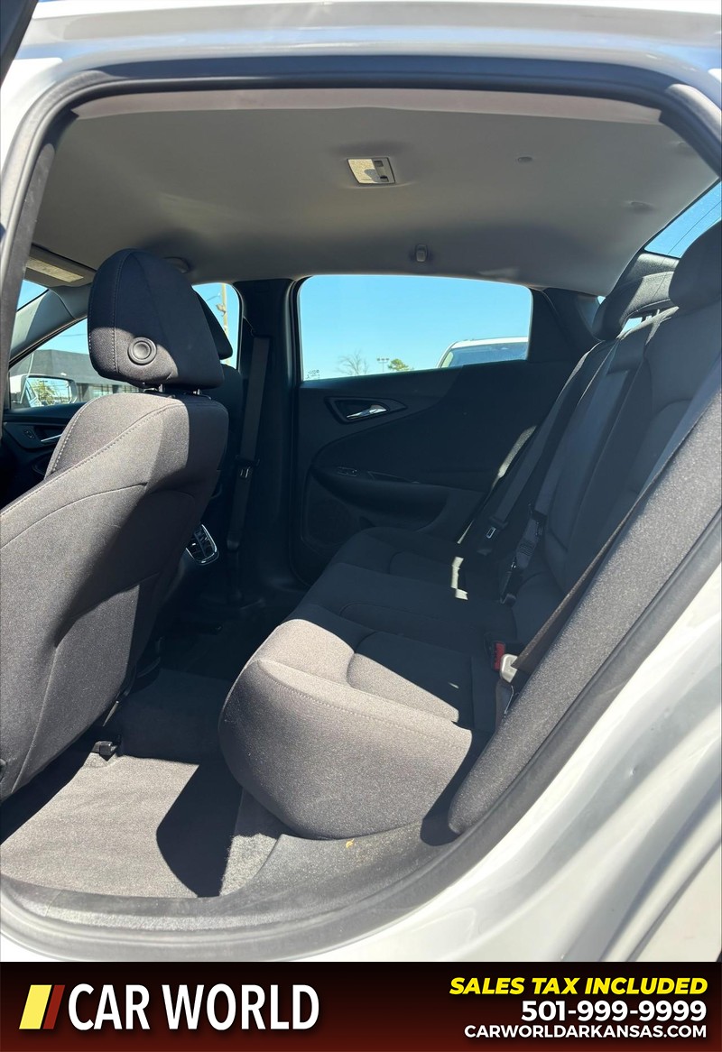 Chevrolet Malibu Vehicle Full-screen Gallery Image 14