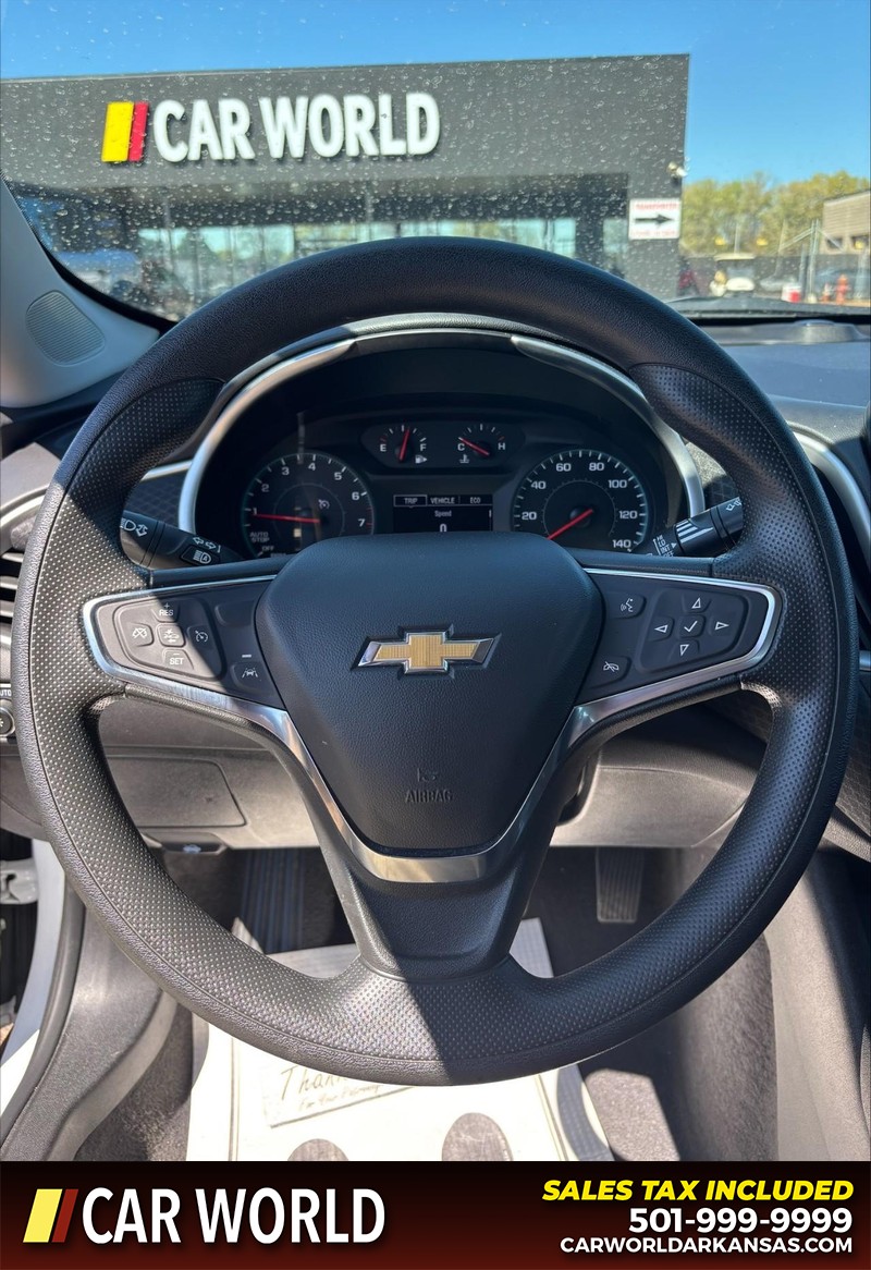 Chevrolet Malibu Vehicle Full-screen Gallery Image 19