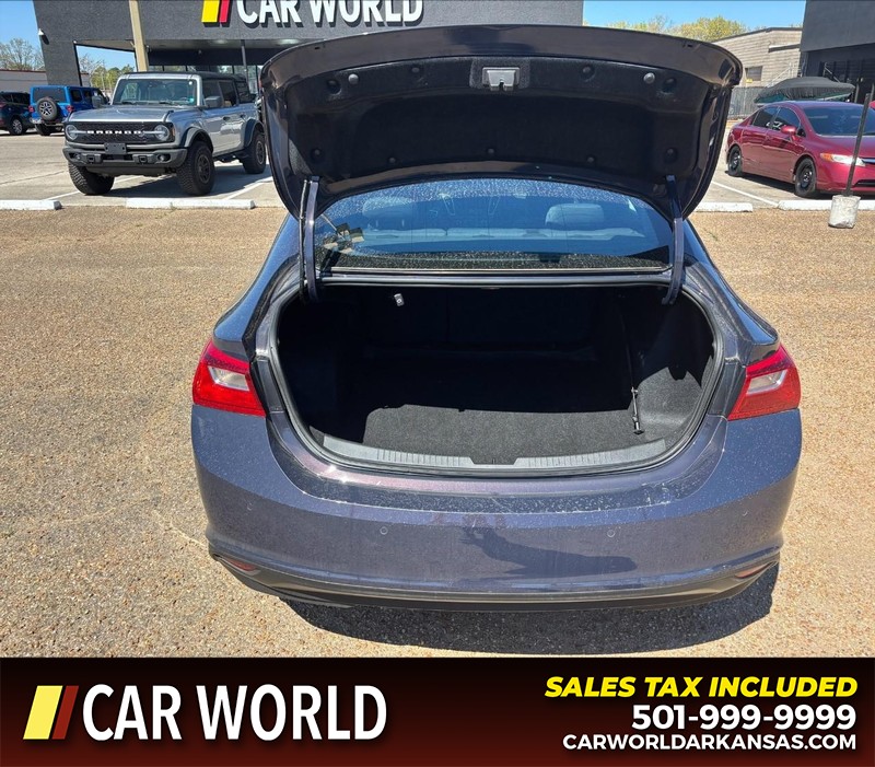 Chevrolet Malibu Vehicle Full-screen Gallery Image 5