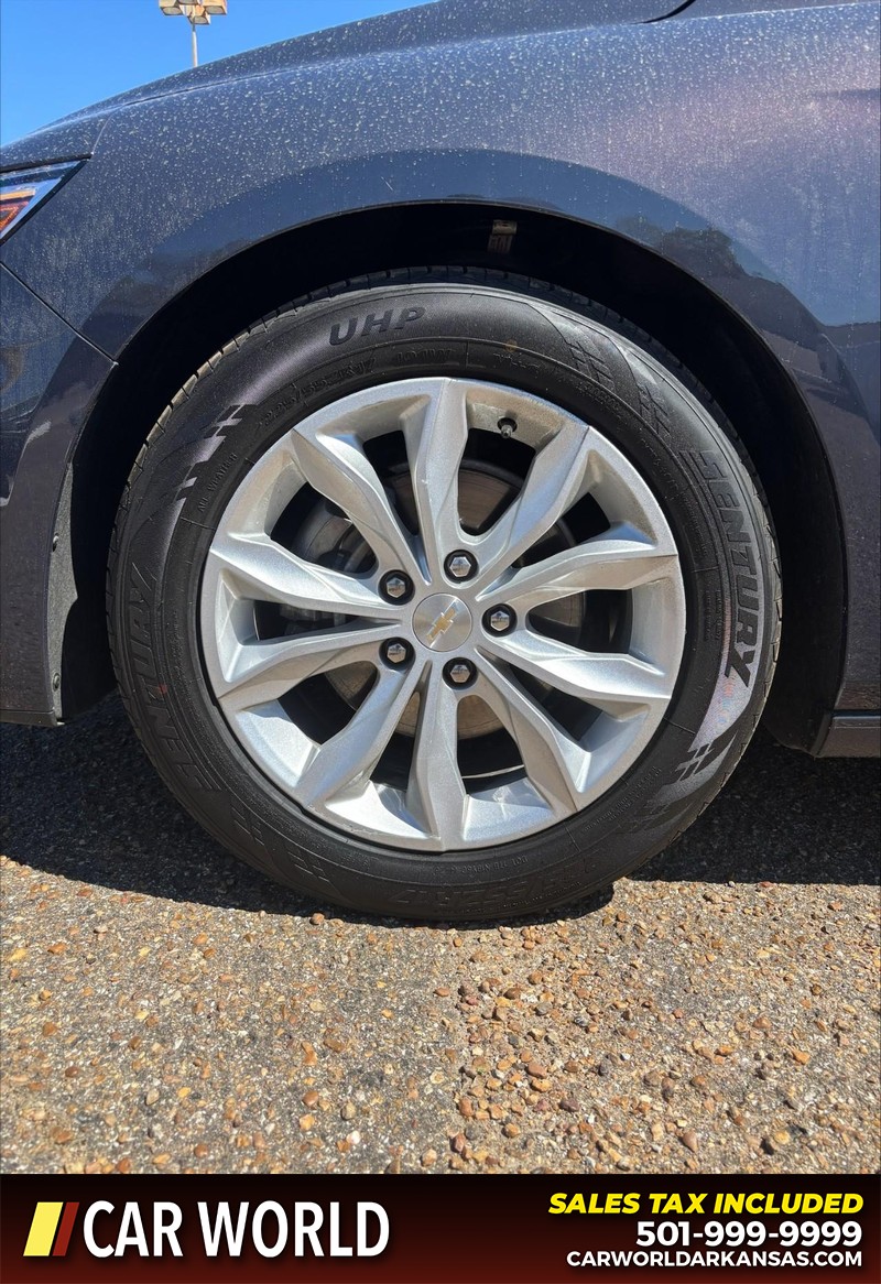 Chevrolet Malibu Vehicle Full-screen Gallery Image 11