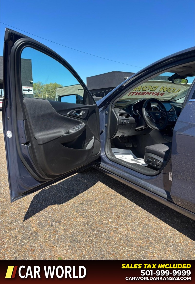 Chevrolet Malibu Vehicle Full-screen Gallery Image 12