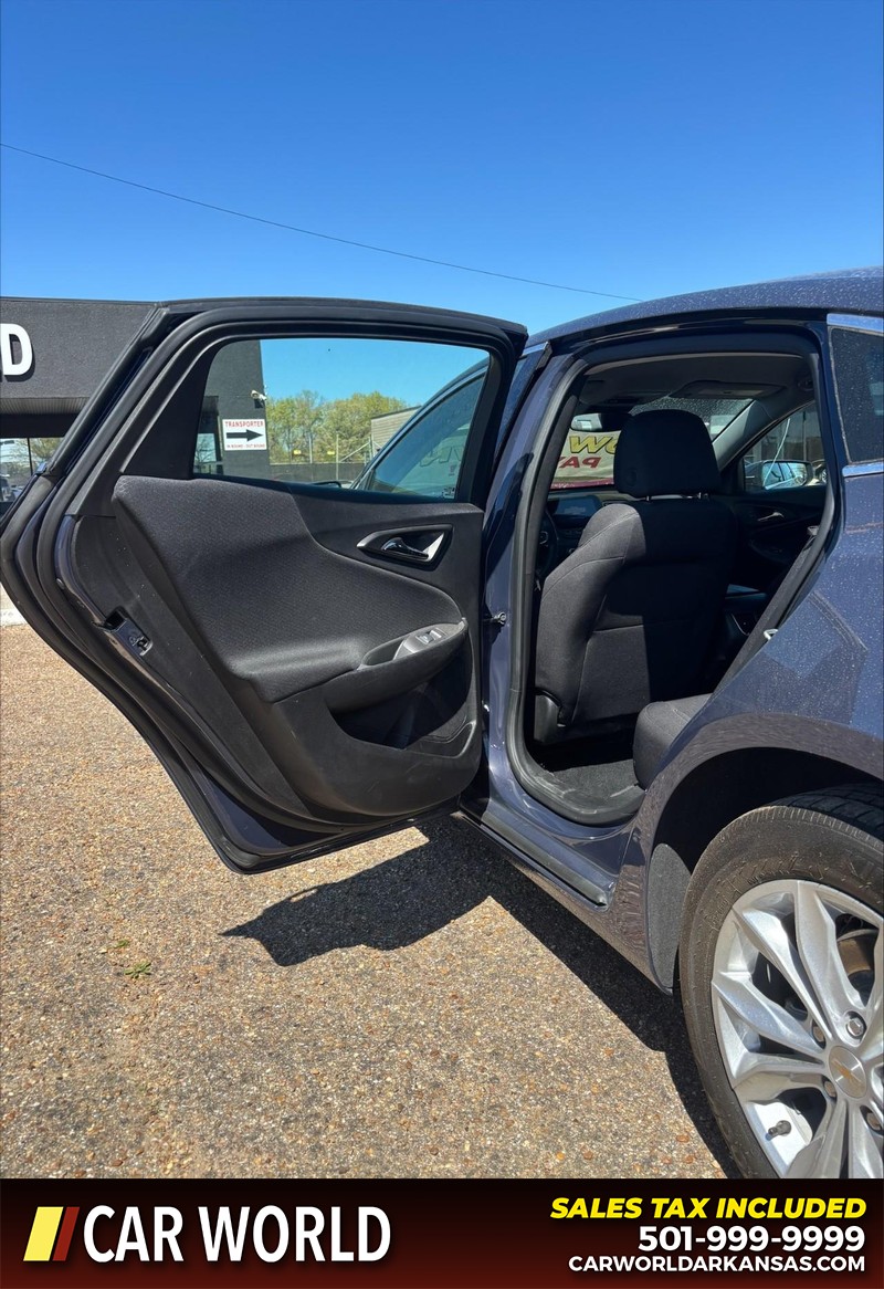 Chevrolet Malibu Vehicle Full-screen Gallery Image 14