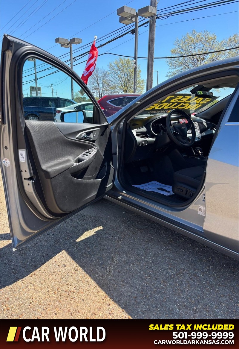 Chevrolet Malibu Vehicle Full-screen Gallery Image 12